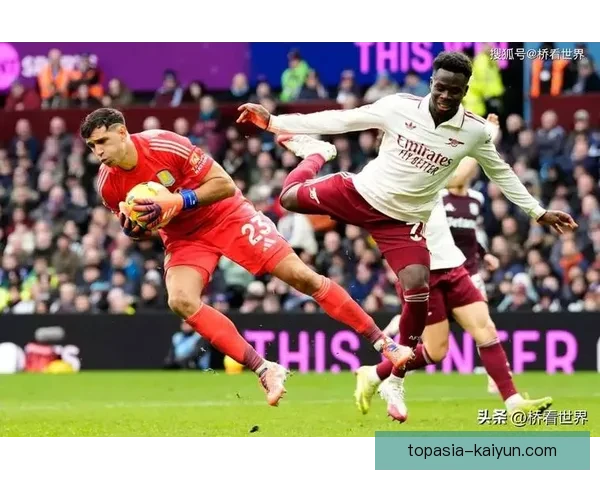 奥德加德与队友默契配合，阿森纳中场运转流畅流畅